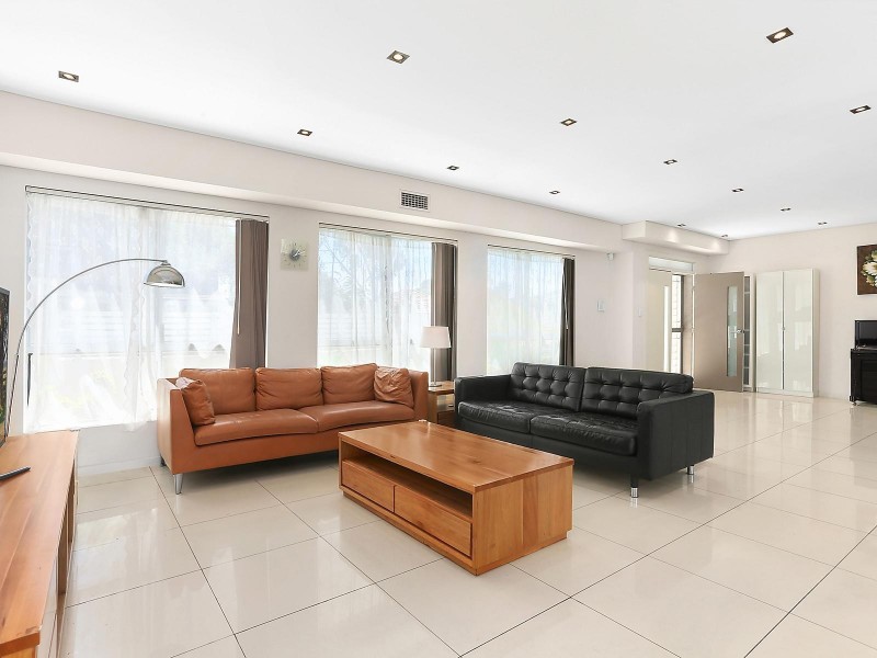 1E Barnards Avenue, Hurstville NSW 2220