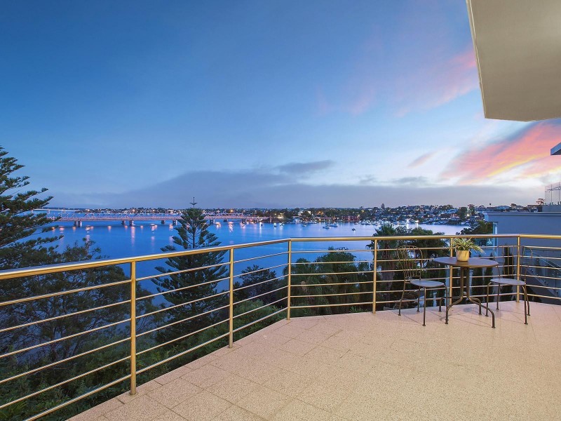 18 Woodlands Avenue, Blakehurst NSW 2221