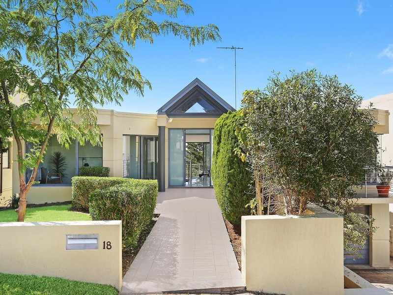 18 Woodlands Avenue, Blakehurst NSW 2221