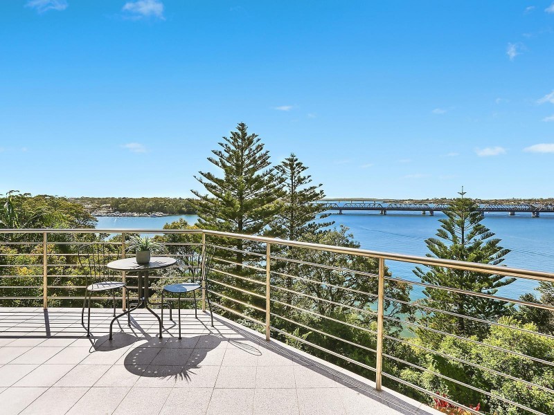 18 Woodlands Avenue, Blakehurst NSW 2221