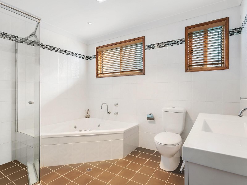 11 Leichhardt Crescent, Sylvania NSW 2224