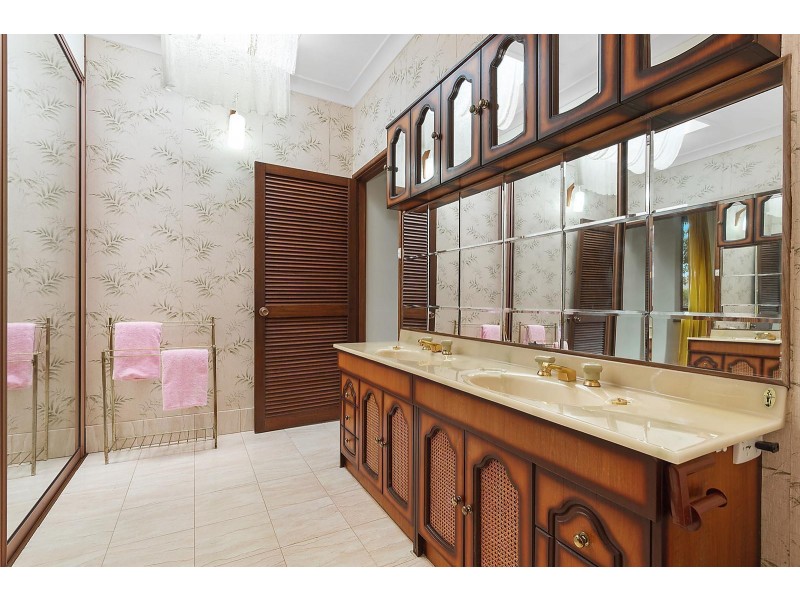 126 Lugarno Parade, Lugarno NSW 2210