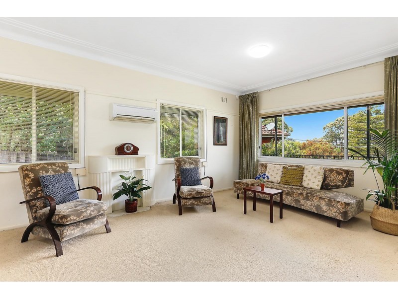 1 Iraga Avenue, Peakhurst NSW 2210