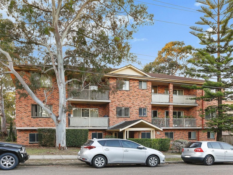 8/41 Hampton Court Road, Carlton NSW 2218