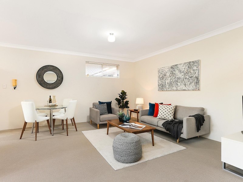 8/41 Hampton Court Road, Carlton NSW 2218