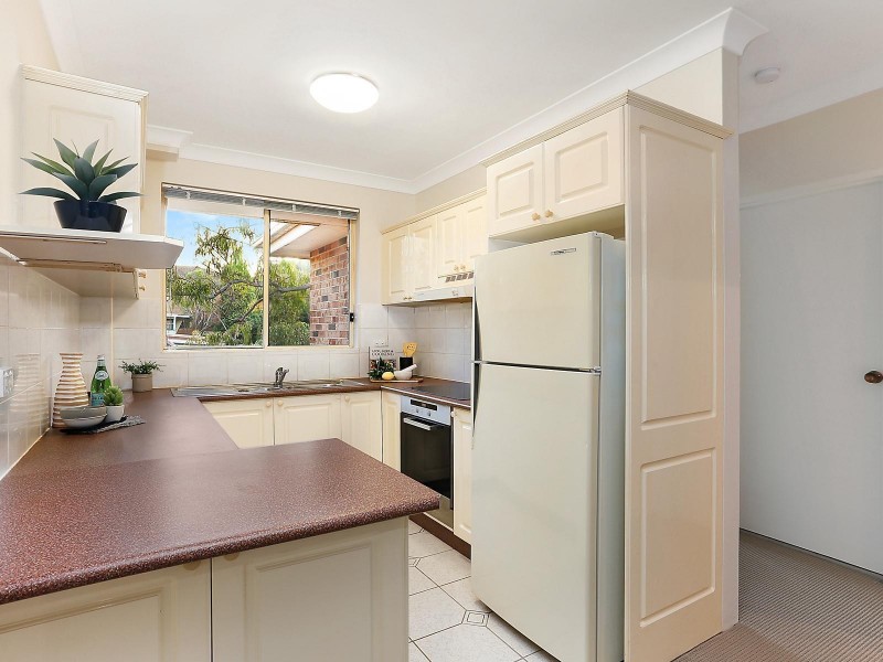 8/41 Hampton Court Road, Carlton NSW 2218