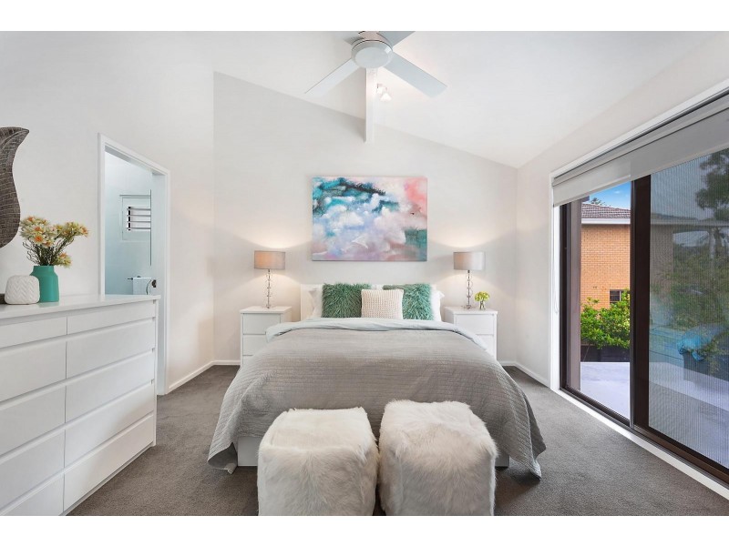 5 Cypress Drive, Lugarno NSW 2210