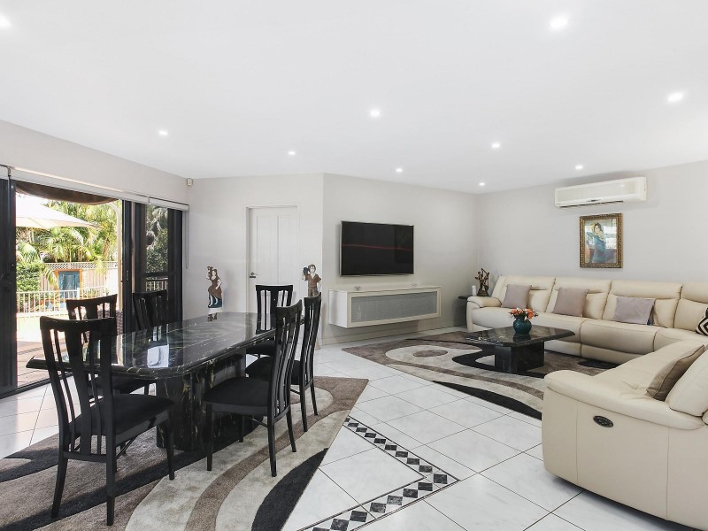 27 Lugarno Parade, Lugarno NSW 2210