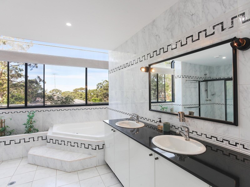 27 Lugarno Parade, Lugarno NSW 2210