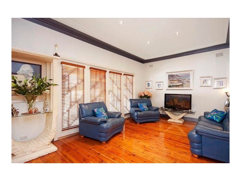 15 Benwerrin Avenue, Carss Park NSW 2221