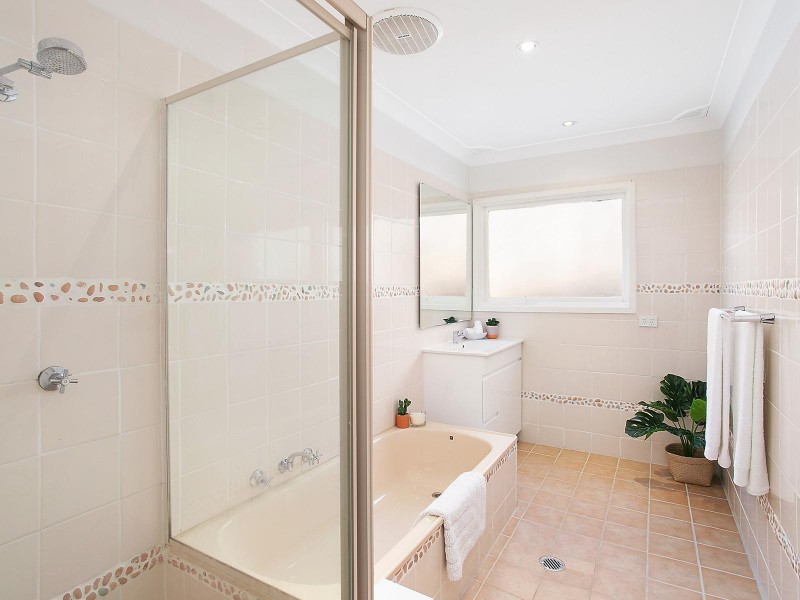 196 Lakedge Avenue, Berkeley Vale NSW 2261