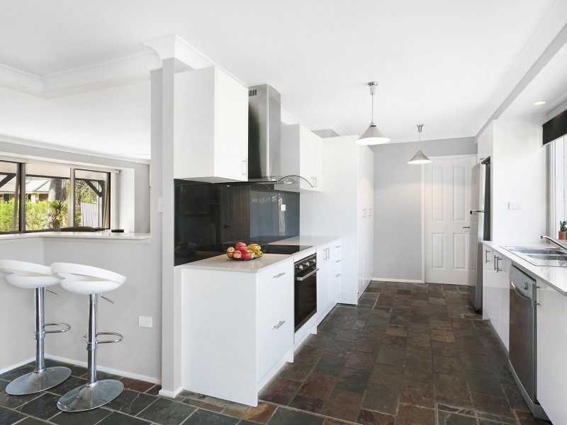 1 Peta Close, Bateau Bay NSW 2261