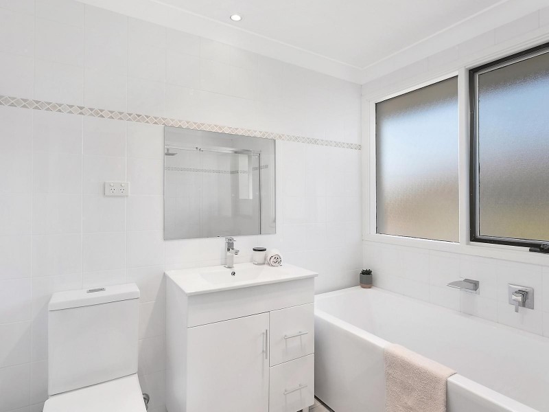 1 Peta Close, Bateau Bay NSW 2261