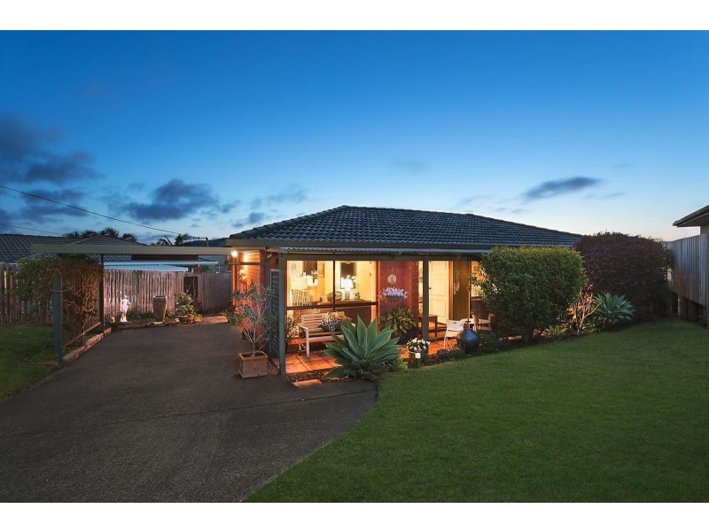 133 Cresthaven Avenue, Bateau Bay NSW 2261