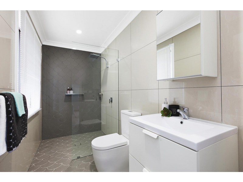 13 Bayline Drive, Point Clare NSW 2250