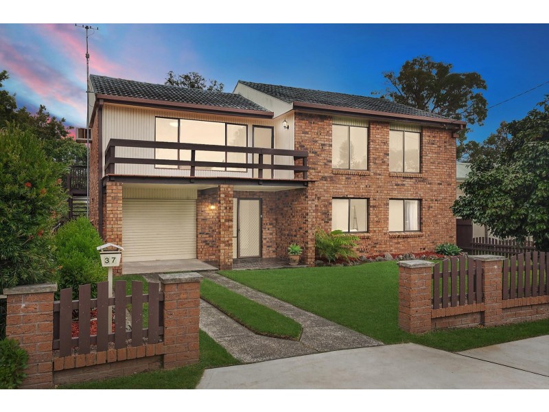 37 Windsor Road, Berkeley Vale NSW 2261