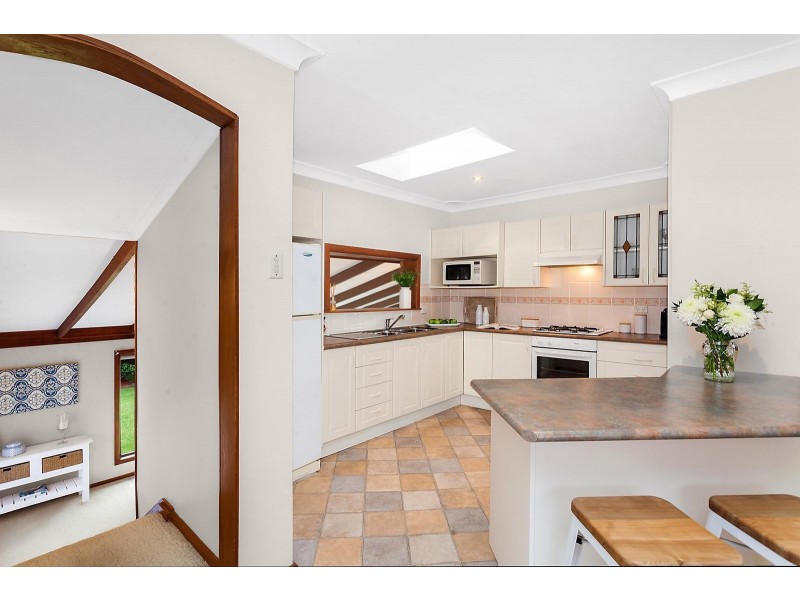 37 Windsor Road, Berkeley Vale NSW 2261