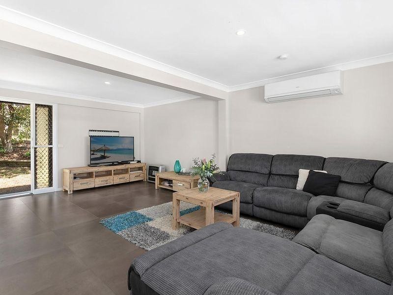 8 Scullin Place, Berkeley Vale NSW 2261