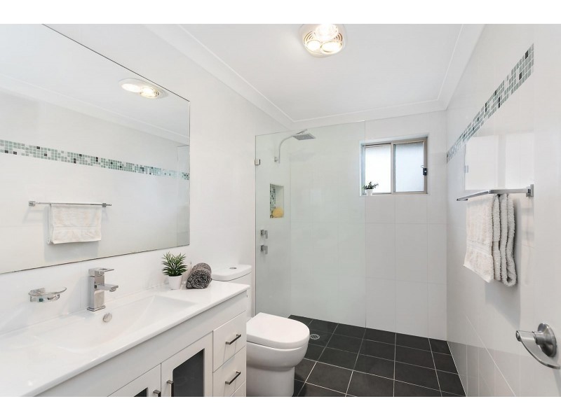 34 Bay Road, Blue Bay NSW 2261