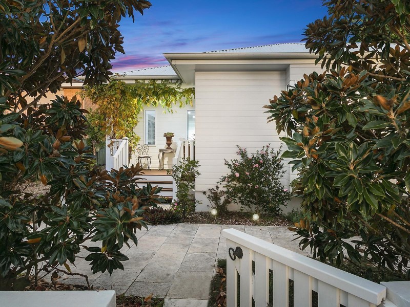 96 Bay Road, Blue Bay NSW 2261