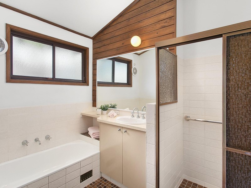 15 Cornish Avenue, Killarney Vale NSW 2261