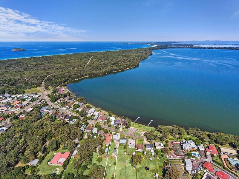 33 Greenacre Avenue, Lake Munmorah NSW 2259