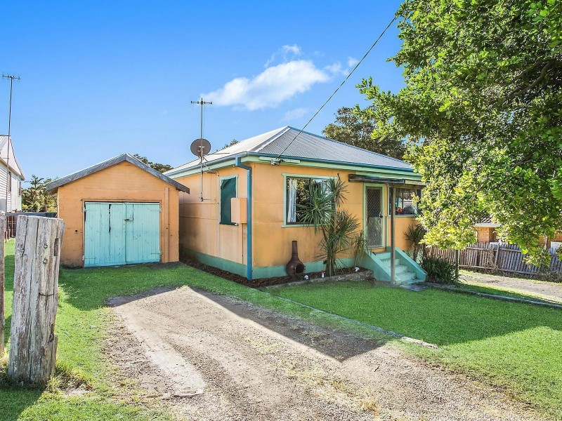 33 Greenacre Avenue, Lake Munmorah NSW 2259