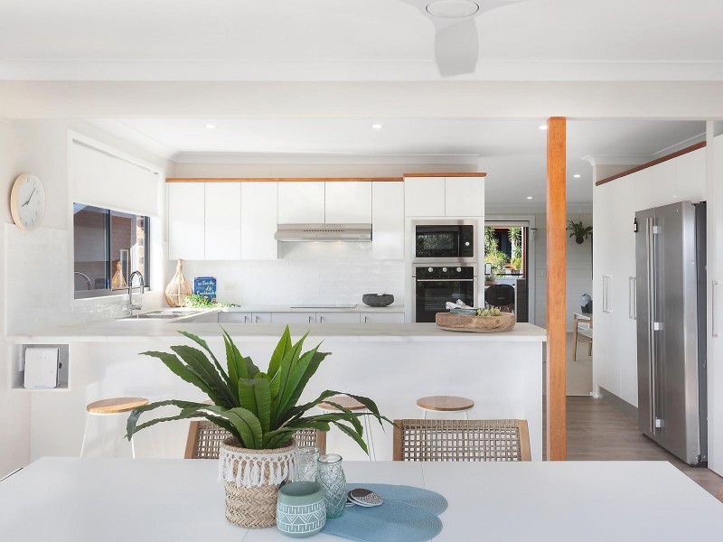 8 Lavinia Street, Forresters Beach NSW 2260