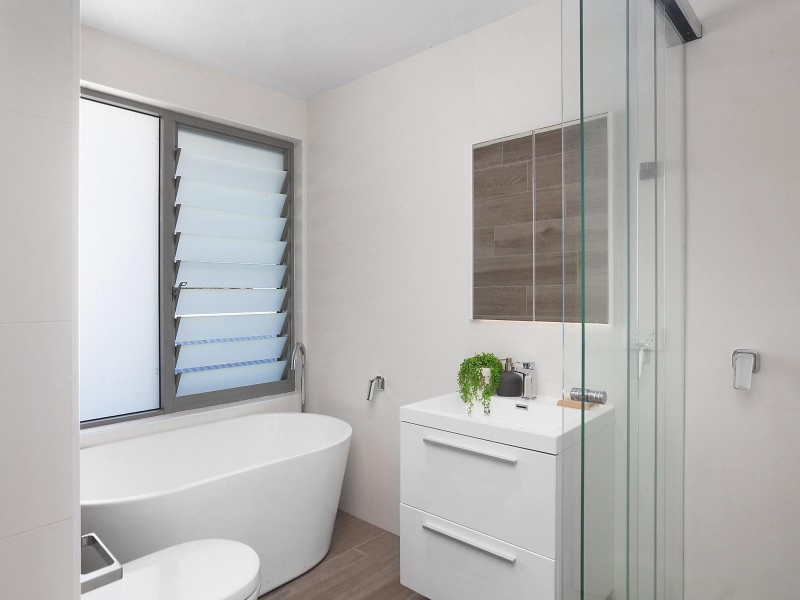 8 Lavinia Street, Forresters Beach NSW 2260