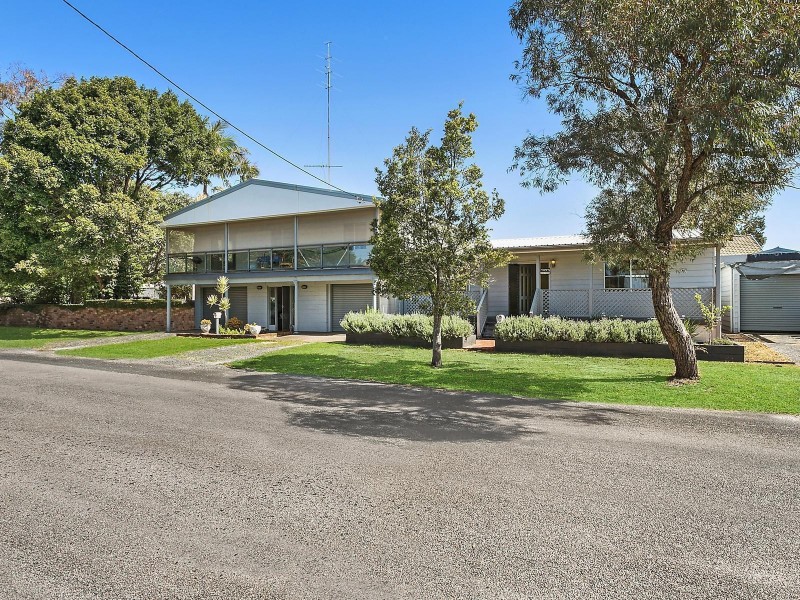 9 Tenth Avenue, Budgewoi NSW 2262