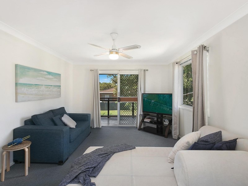 9 Tenth Avenue, Budgewoi NSW 2262
