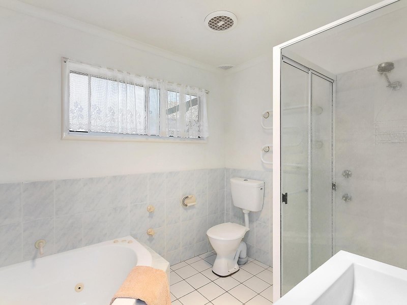 9 Tenth Avenue, Budgewoi NSW 2262