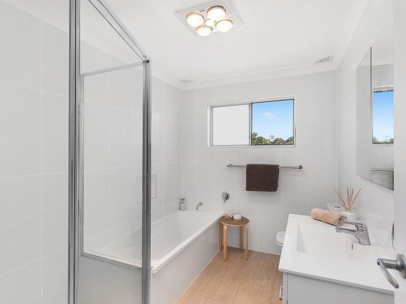 9 Tenth Avenue, Budgewoi NSW 2262