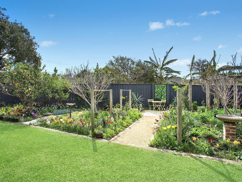 145 Ocean Parade, Blue Bay NSW 2261