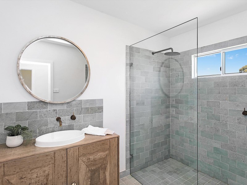 12 Shannon Parade, Berkeley Vale NSW 2261