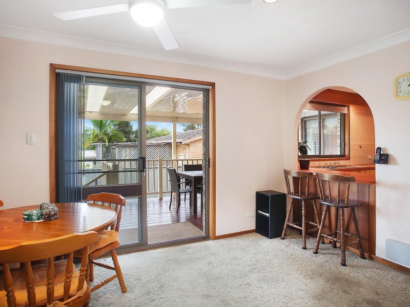 42 Belford Avenue, Bateau Bay NSW 2261