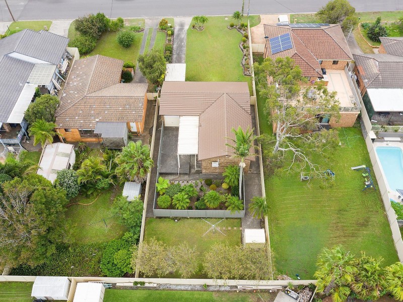42 Belford Avenue, Bateau Bay NSW 2261
