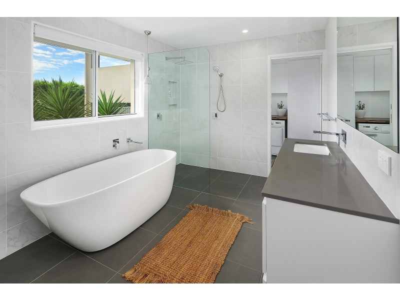 11 Headland Road, Sapphire Beach NSW 2450