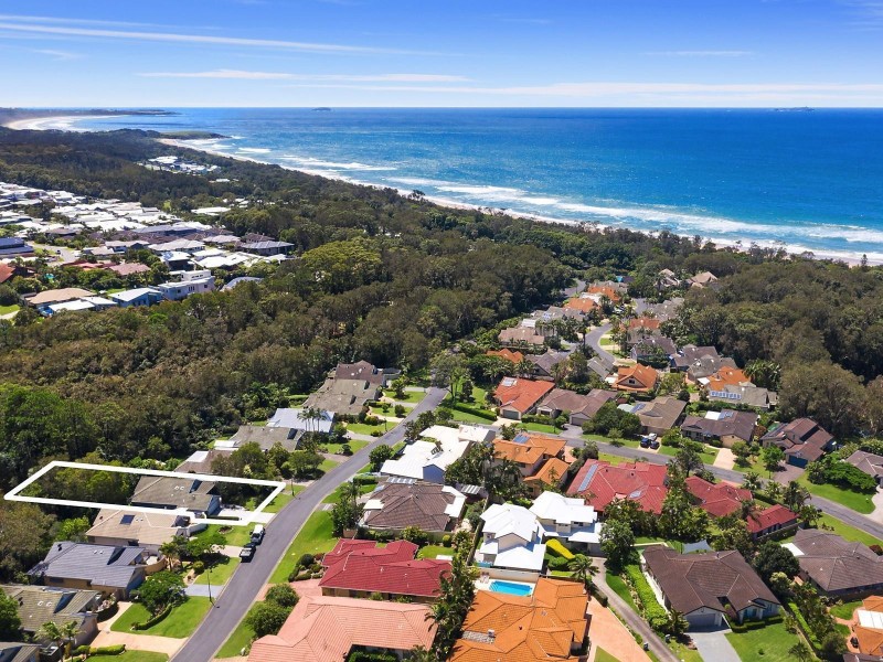 27 Crystal Drive, Sapphire Beach NSW 2450
