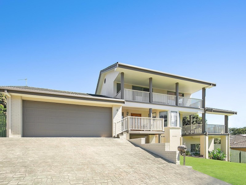 4 Serene Court, Sapphire Beach NSW 2450