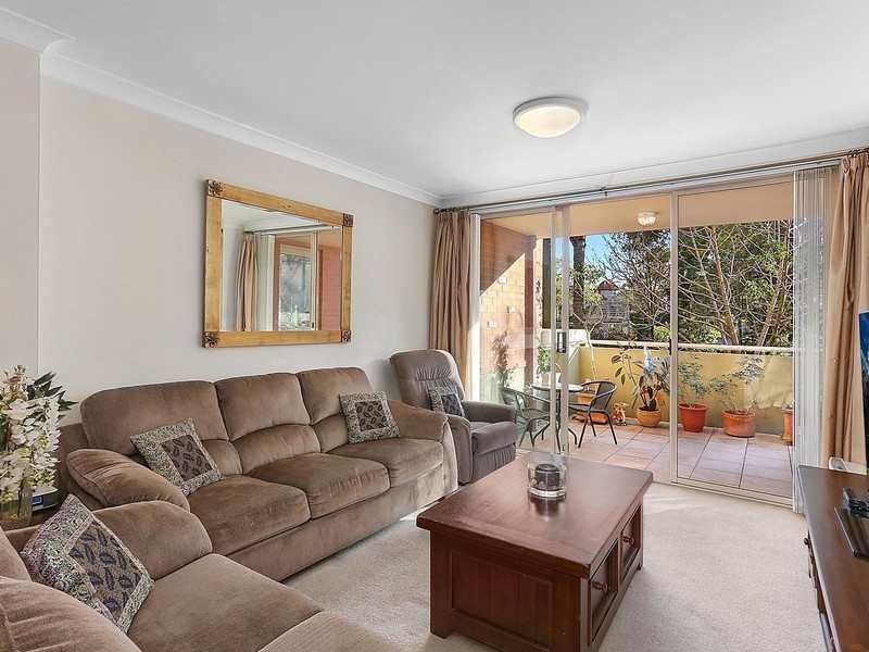 2/25 Lancaster Drive, Marsfield NSW 2122
