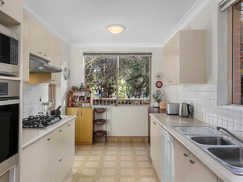 2/25 Lancaster Drive, Marsfield NSW 2122
