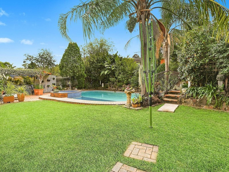16 Bradley Drive, Carlingford NSW 2118