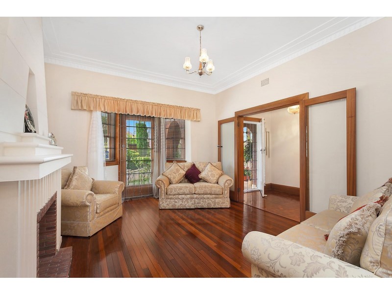 9 Sixth Avenue, Denistone NSW 2114