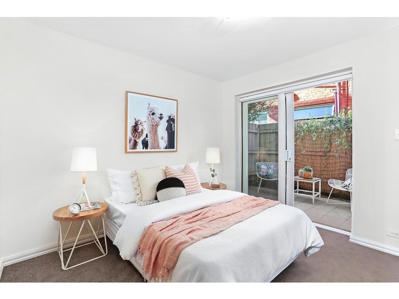 2/10 Austin Avenue, Elwood VIC 3184