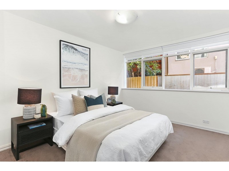 2/10 Austin Avenue, Elwood VIC 3184