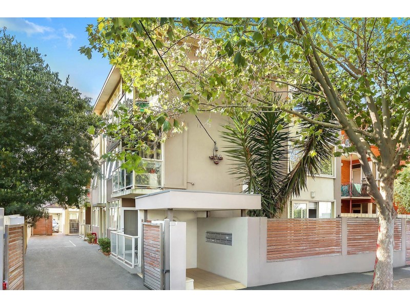 2/10 Austin Avenue, Elwood VIC 3184