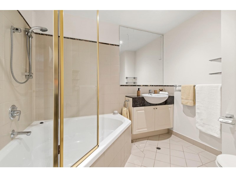 105/15 Queens Road, Melbourne VIC 3004