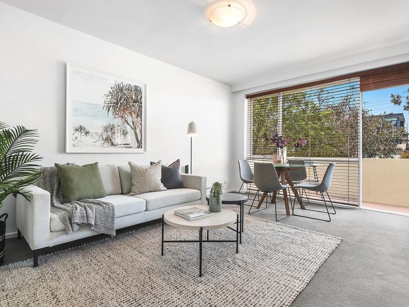 1/44 Robe Street, St Kilda VIC 3182