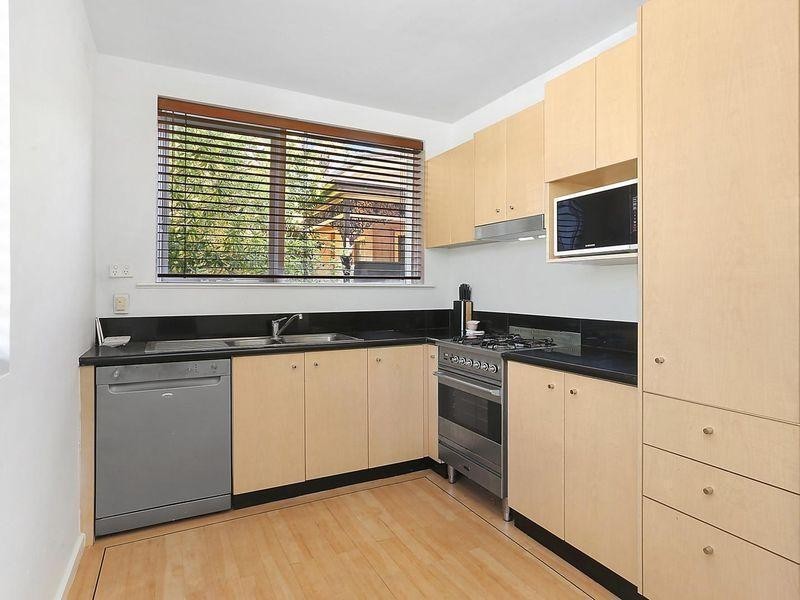 1/44 Robe Street, St Kilda VIC 3182